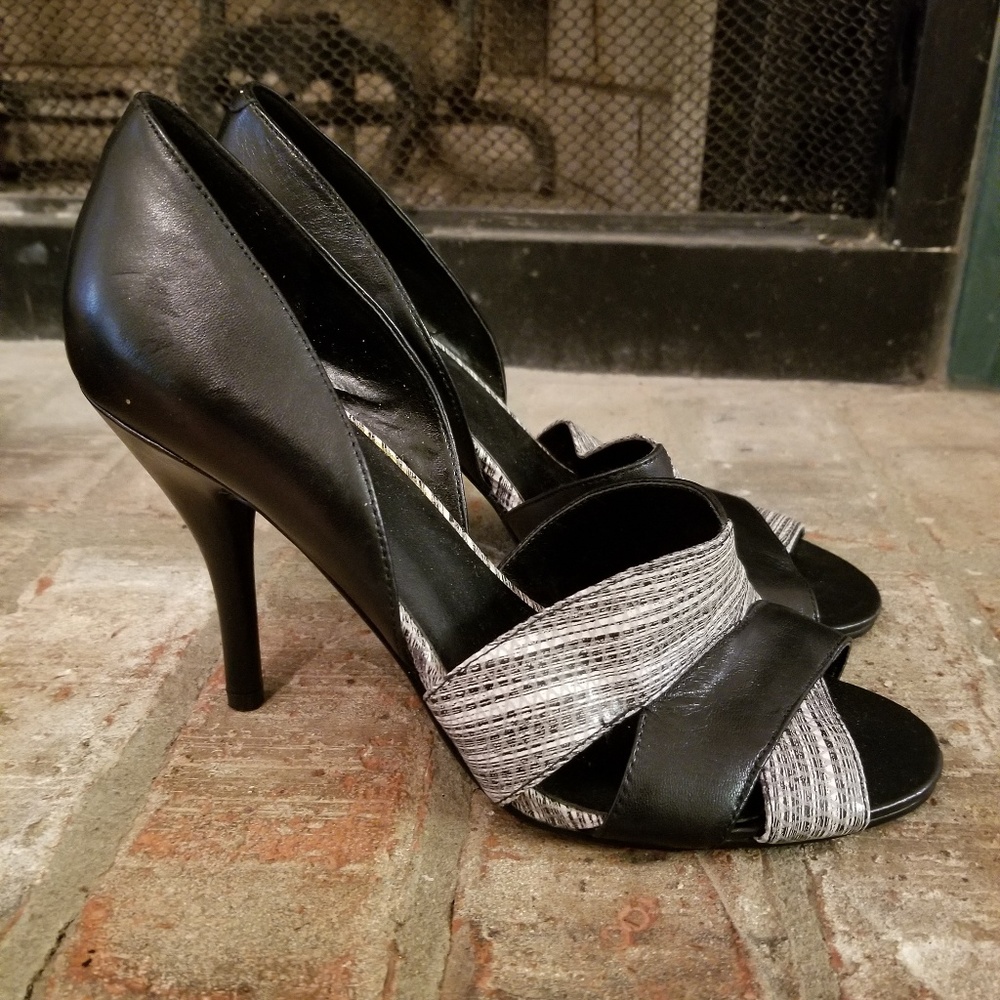 Open toe pump